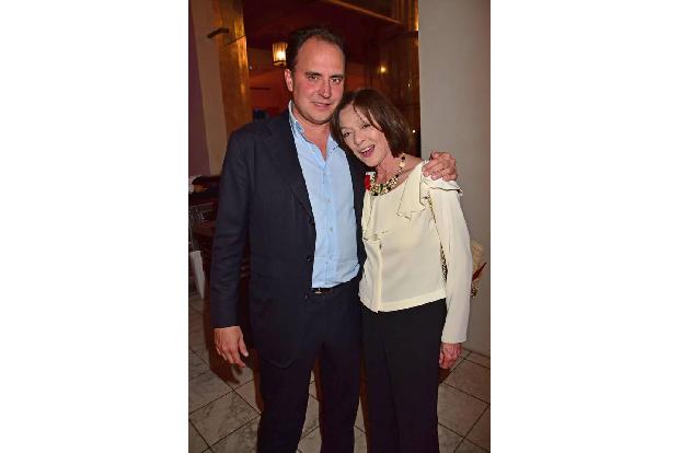 ...waren ebenfalls Oliver und Susanne Juhnke gefolgt, Sohn und Ehefrau des 2005 verstorbenen Entertainers Harald Juhnke. Im ...