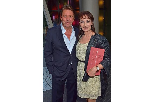 ...beehrte auch Opern- und Musicalsängerin Anna-Maria Kaufmann den Mann des Abends. Was Peter Wolf von ihr da wohl geschenkt...