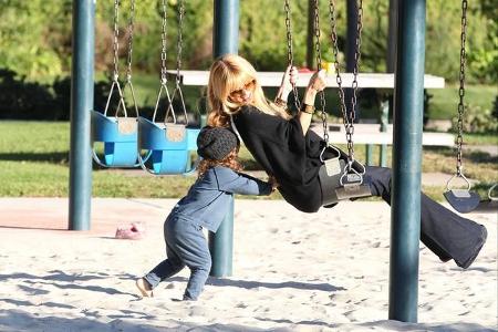 ...es muss nicht immer groß aufgefahren werden. Star-Stylistin Rachel Zoe reicht für den kleinen Spaß zwischendurch eine Sch...