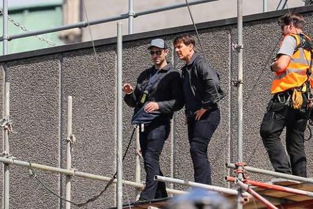 ...von Stunt-Profis. Doch was auch so gefährlich und eindeutig nicht einfach aussah, war es auch. Als Tom Cruise wieder einm...