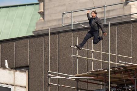 ...einige spektakuläre Stunts geben - die nächsten Szenen des Actionstreifens bleiben bei Tom Cruise dann hoffentlich ohne w...