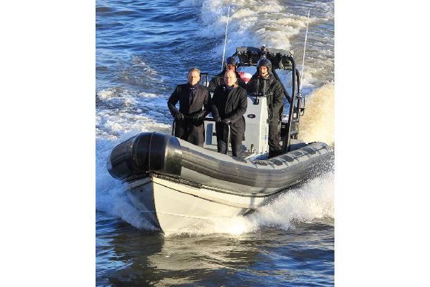 ...war es das aber für Daniel Craig als 007, der wie hier neben Rory Kinnear in 'James Bond 007: Ein Quantum Trost', 'James ...