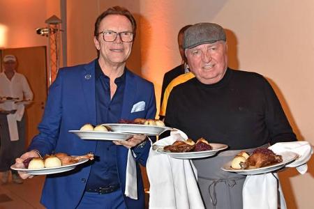 ...über ein leckeres Mahl, sondern auch über die Anwesenheit von TV-Star Wolfgang Lippert oder Boxtrainer Ulli Wegner freuen...
