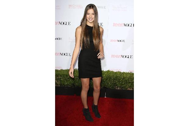 ...die Schauspielerin und Sängerin noch ziemlich unscheinbar über den roten Teppich lief. Das Multitalent ist schließlich er...