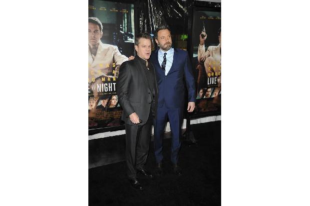 ...dass sein Vater Kent gerade gegen Krebs kämpft. Sein bester Freund Ben Affleck hat momentan jedoch genug eigene Probleme ...