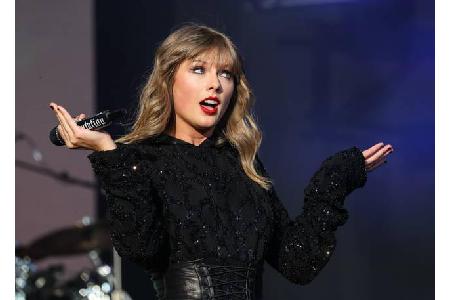 ...unschuldig niedlich. Ihre neuen Dancemoves begeisterten das Publikum und ließen Taylor zum Highlight des ganzen Wochenend...