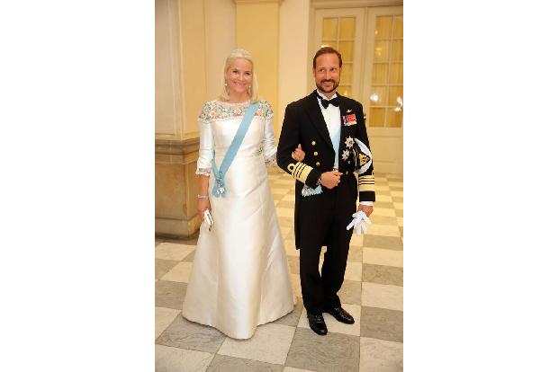 Der norwegische Kronprinz Haakon und Mette Marit gaben sich am 25. August 2001 im Osloer Dom das Ja-Wort. Danach verbrachten...