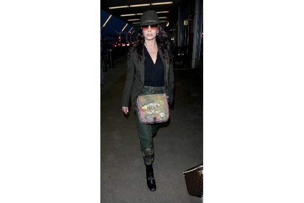 ...steht das Accessoire hervorragend. Leinwandschönheit Catherine Zeta-Jones ist der lebende Beweis dafür. Wer auf die klass...