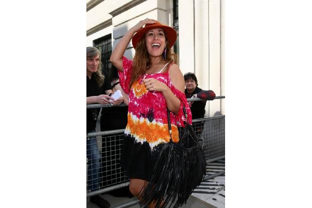 ...Sängerin Preeya Kalidas. Diese Hut-Oberteil-Kombi schreit geradezu nach Sommer, Sonne, Strand. Dass ein Hut allerdings ni...