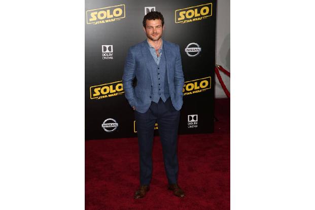 ...Han Solo. Jetzt sind alle Augen auf Alden Ehrenreich gerichtet, der den jungen Schmuggler im neuen Ableger spielt. Dabei ...