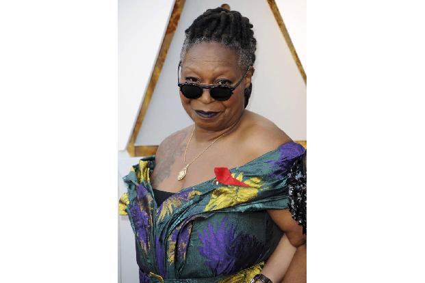 ...Whoopie Goldberg, die mündlich zugesagt hatte, die Hauptrolle in dem legendären Flop 'T Rex' zu spielen. Schnell wurde ih...