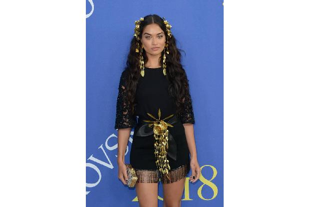 ...Shanina Shaik wirkte in dieser Nummer von Kobi Halperin wie die moderne Version von Cleopatra - und eine Königin auf den ...
