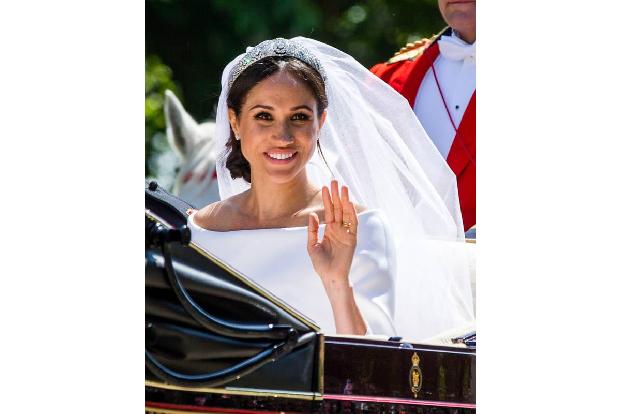 ...Meghan Markle in einem betörenden Hochzeitskleid vor den Altar schreiten? Die ehemalige Schauspielerin ist mit ihren 1,71...
