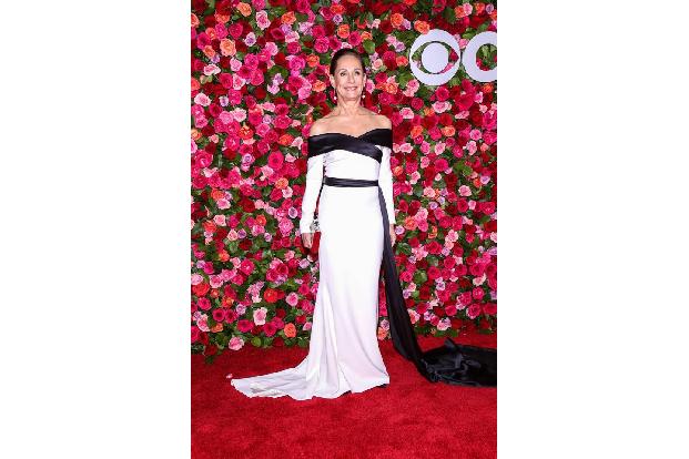 ...ist Laurie Metcalf, die 2017 schon einen Tony als beste Hauptdarstellerin in einem Theaterstück für 'A Doll's House, Part...