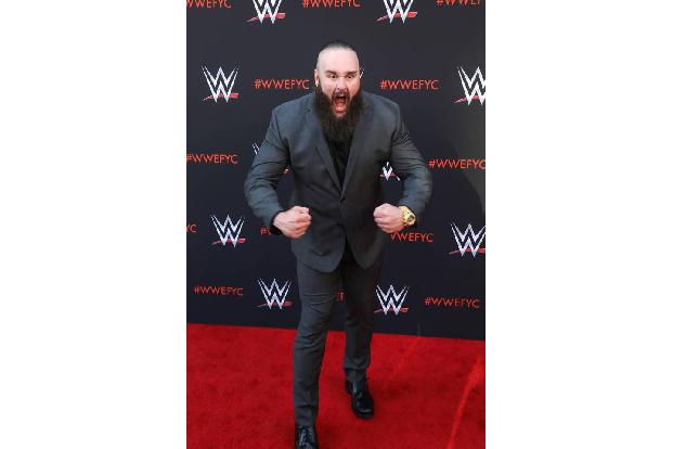 ...Braun Strowman zeigte sich in seiner besten Kampfpose. Der ehemaliger Strongman gehört zu den zurzeit erfolgreichsten US-...