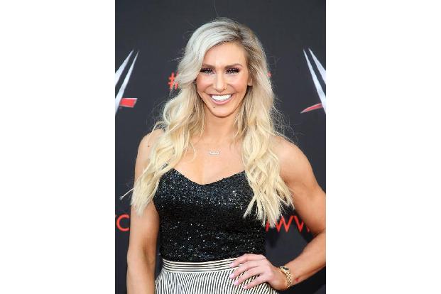 ...durfte auch Charlotte Flair nicht fehlen, die in unzähligen Showkämpfen ihr Können unter Beweist stellte und bereits vier...