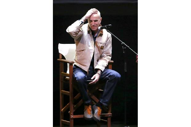 ...Daniel Day Lewis nur wenig übrig. Schon bevor er seinen Ruhestand im vergangenen Jahr ankündigte, wählte der Schauspieler...