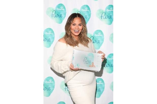 ...Miles kam im Mai dieses Jahres zur Welt und Chrissy setzt ihr Mutter-Wissen inzwischen als weltweit erste kreative Berate...