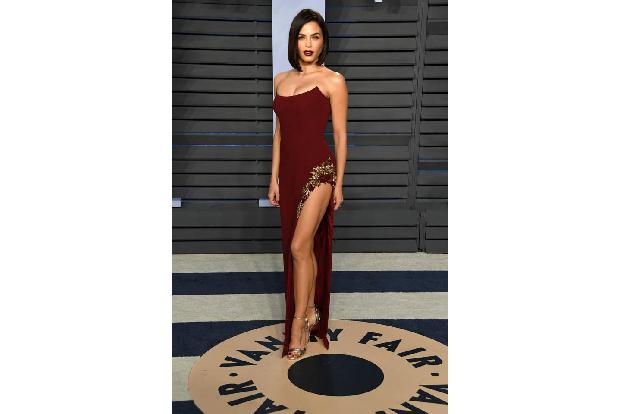 ...tiefe Ausschnitte kamen gut an bei der Vanity Fair Oscar Party! Schauspielerin Jenna Dewan Tatum begann ihre Karriere als...