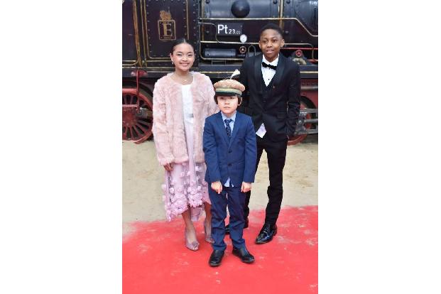 ...machten die Jungdarsteller Leighanne Esperanzate, Solomon Gordon und Eden Gough. Solomon spielt Jim Knopf. Groß gezogen w...
