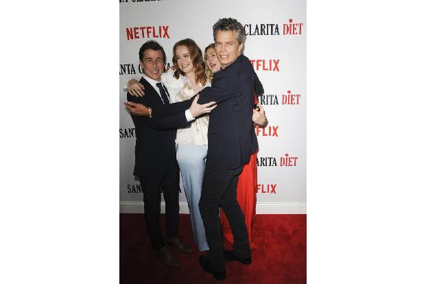 ...ging es nicht ums Fressen, sondern um gaaaaaanz viel Liebe! Kein Wunder also, dass die vier Hauptdarsteller der Netflix-S...