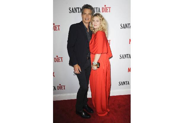 ...Timothy Olyphant. Die beiden sind ja sowieso ein Traumduett - und das nicht nur vor der Kamera beim Leute schlachten! Dre...