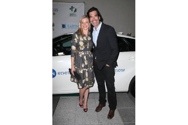 ...so viele Ehejahre auf dem Buckel haben Amy Smart und Göttergatte Carter Oosterhouse. Das Paar ist erst seit 2011 verheira...