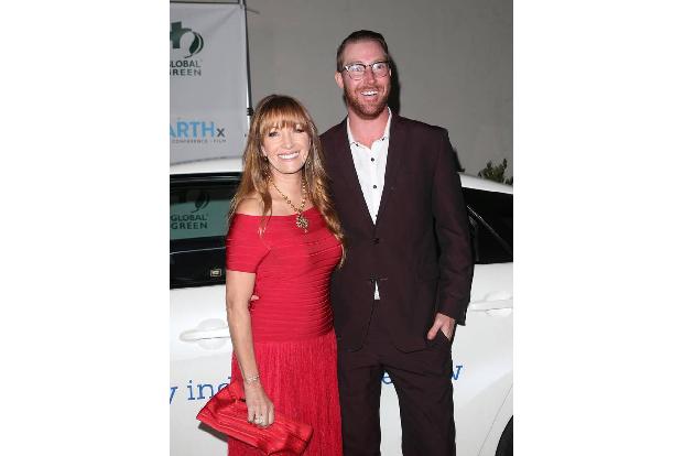 ...kam Jane Seymour. Dafür hatte die Schauspielerin ihren Sohn Sean Flynn als Begleitung dabei. Warum auch nicht? Allein...