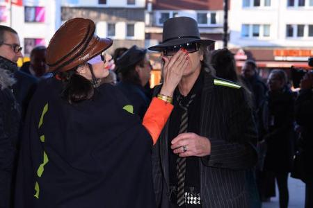 Ist er es wirklich? Der Held des Abends, der seine Fans ab sofort mit der 
