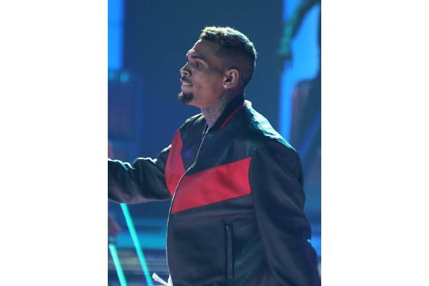 ...haben die Bilder einer Rihanna mit geschwollenem Gesicht erhalten. Verantwortlich dafür war Chris Brown, der sich Rihanna...