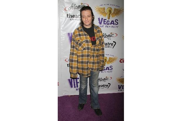 ...ließ sich Edward Furlong hingegen nicht einschüchtern. Die einstweilige Verfügung, die seine Ex-Frau gegen ihn erwirkt ha...