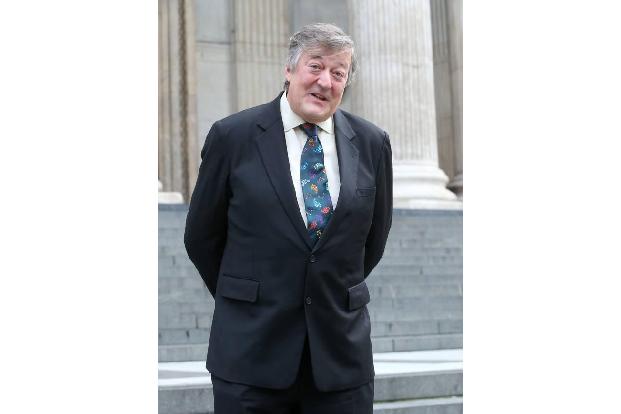 ...Stephen Fry als Autor mittlerweile bekannter als als Schauspieler und Comedian. Seine ironischen Romane und semi-autobiog...