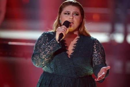 ...rockte für das ZDF gleich mal die Bühne - dann natürlich ohne Lachflash! Eher verwirrt...