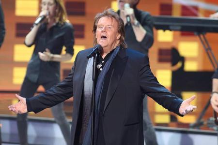 ...machte ihm Bühnen-Vollprofi Howard Carpendale, dessen Körpersprache eindeutig sagte: 