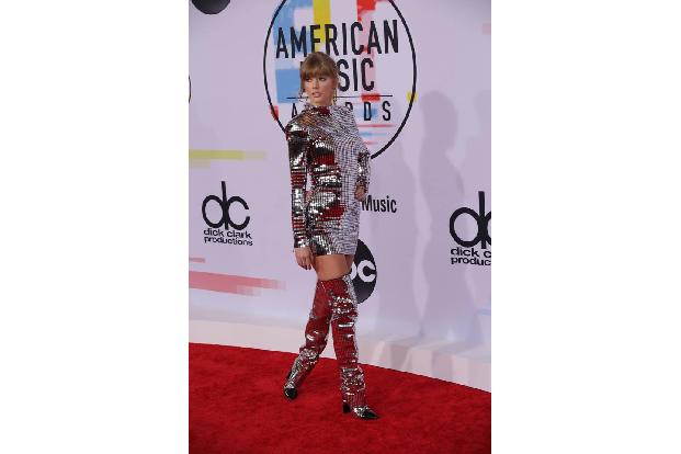 Sie ist beides: Eine der heißesten Frauen und eine der großen Gewinnerinnen der Preisverleihung. Taylor Swift kam am Diensta...