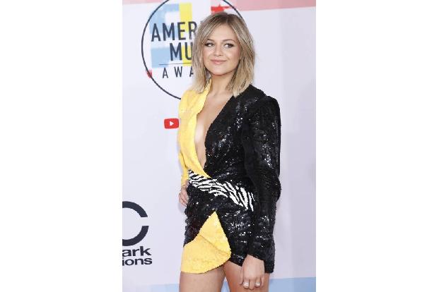 ...genauso sexy präsentierte Kelsea Ballerini ihre Beine. Die Country-Pop-Schönheit war als beste Countrysängerin um einen A...