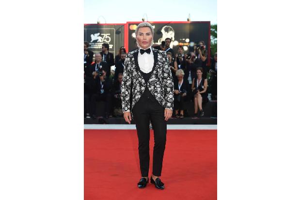 Ende 2017 erzählte Rodrigo der 'Daily Mail', sich vorstellen zu können, als Frau zu altern. Dafür seien zwar ein paar Eingri...