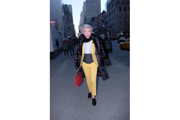 ...auch New York machte der wandelnde Ken bereits unsicher. 2016 bekam der Entertainer den skurrilen und mehr als bedenklich...