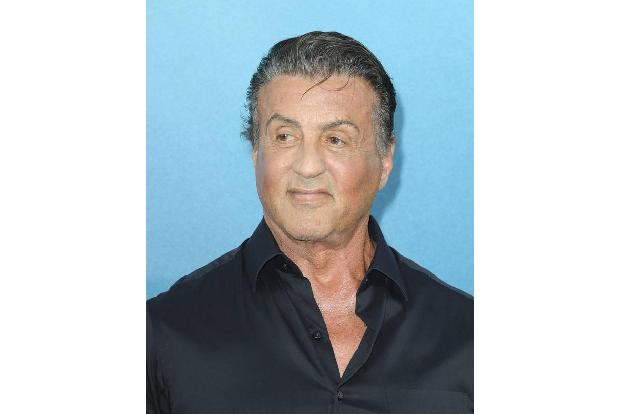 …andere Paraderolle, die als Dschungelkämpfer Rambo, legte ebenfalls nach Teil drei eine lange Pause ein. 20 Jahre später br...