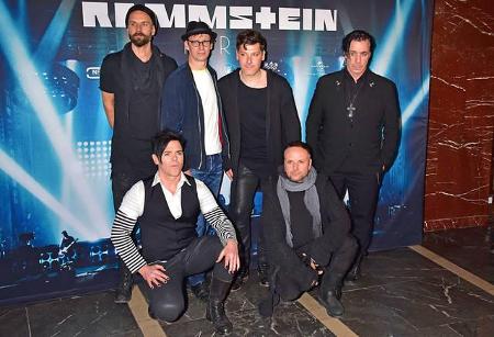 ...auf einem Open Air auftrat. Kürzlich coverte Heino dann erneut einen Rammstein Song, den Klassiker 'Engel'. Leider wurde ...