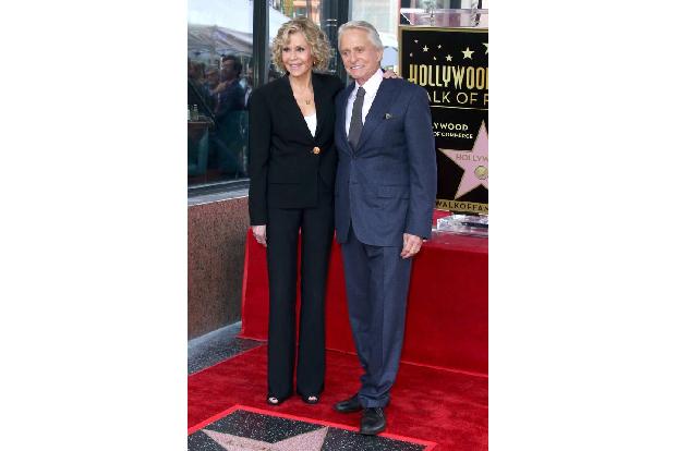 ...Jane Fonda neben den Hollywoodstar auf den roten Teppich trat. Die beiden standen 1979 für den Öko-Thriller 'Das China-Sy...