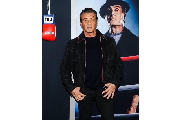 ...steigt Boxlegende Rocky Balboa gar nicht mehr selbst in den Ring, sondern übernimmt die Rolle des Trainers von Nachwuchs-...