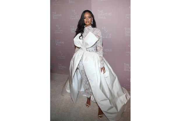 Platz 7: Rihanna scheffelte 37,5 Millionen Dollar (rund 33 Millionen Euro) – allerdings macht sie den Großteil ihres Vermöge...