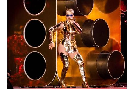 Platz 1: SIE ist die Königin und das vollkommen zu Recht. Katy Perry spielte im 'Forbes'-Beobachtungszeitraum satte 80 Konze...