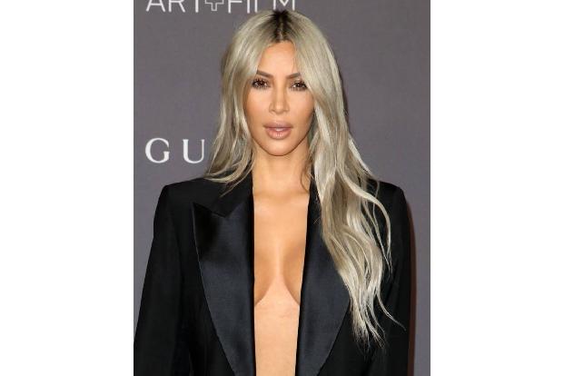 ...sah das noch Ende letzten Jahres aus. Damals probierte sich Kim an dem Blondinen-Look, den übrigens auch ihr Ehemann, der...