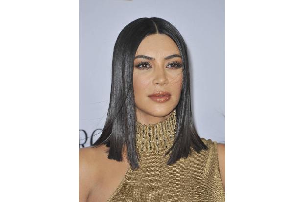 ...mit der Länge ihrer Frisur. Bereits im April 2017 durften wir sie mit einem schulterlangen Long Bob bewundern, der aber a...