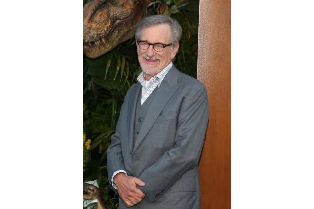 ...Steven Spielberg, der den Thriller 'Disturbia' produzierte. Der Film weist einige Ähnlichkeiten zu Hitchcocks Klassiker '...