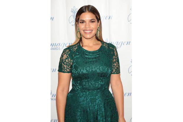 ...America Ferrera protestierten mit Worten, sodass die Gesetzeshüter ihnen nichts anhaben konnten. Die Schauspielerin verur...