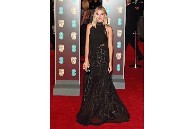 ...in den USA verzauberte die Australierin bereits den roten Teppich, sondern auch in Großbritannien. Bei den British Academ...