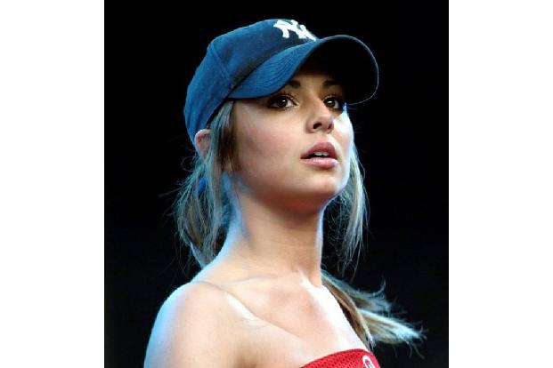 ...um einen tätlichen Angriff in einem Nachtclub konnte Cheryl zu dem Zeitpunkt nichts anhaben. Die schöne Sängerin soll ein...
